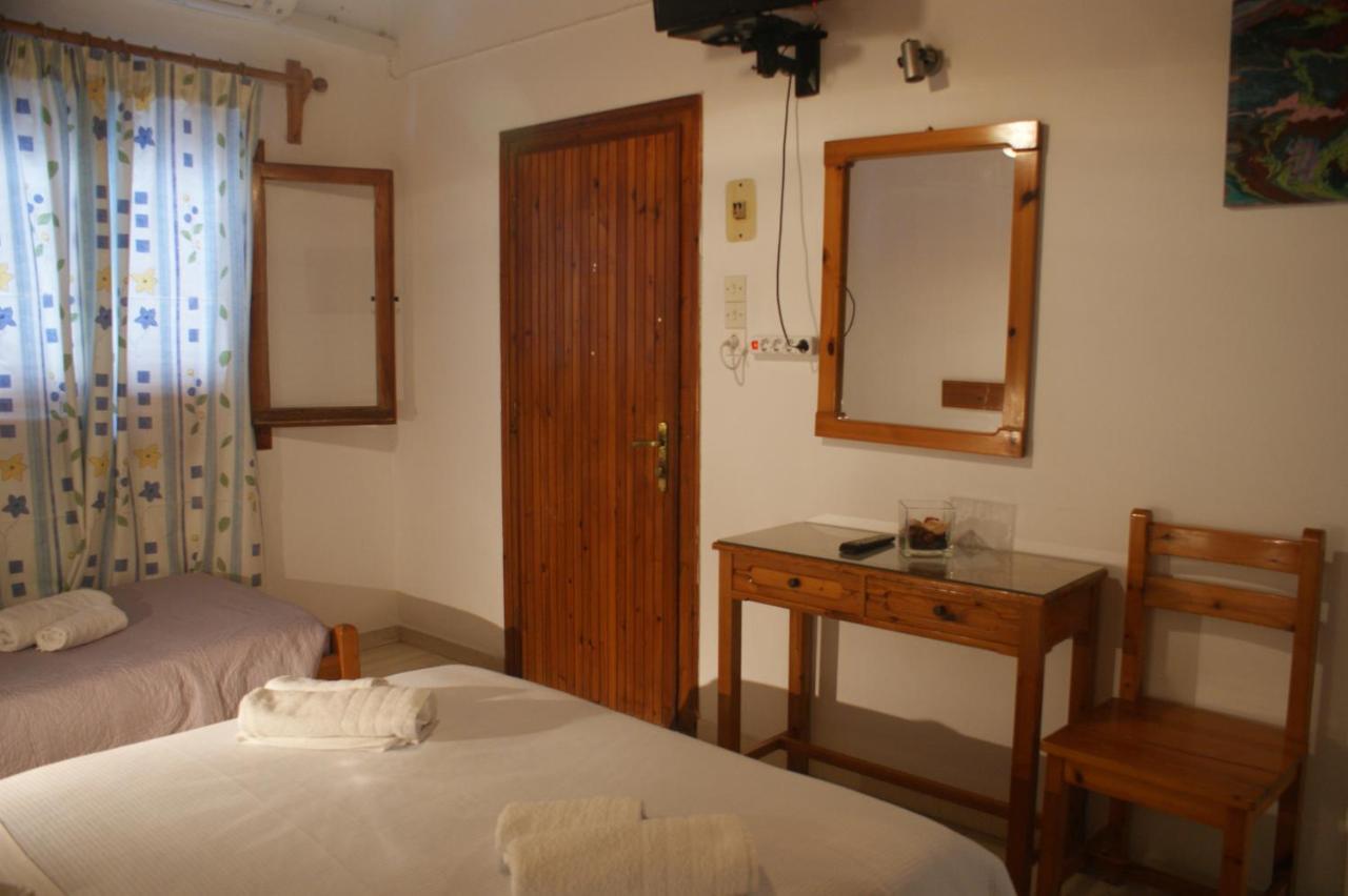 Hotel Eleftheria Парос Екстериор снимка