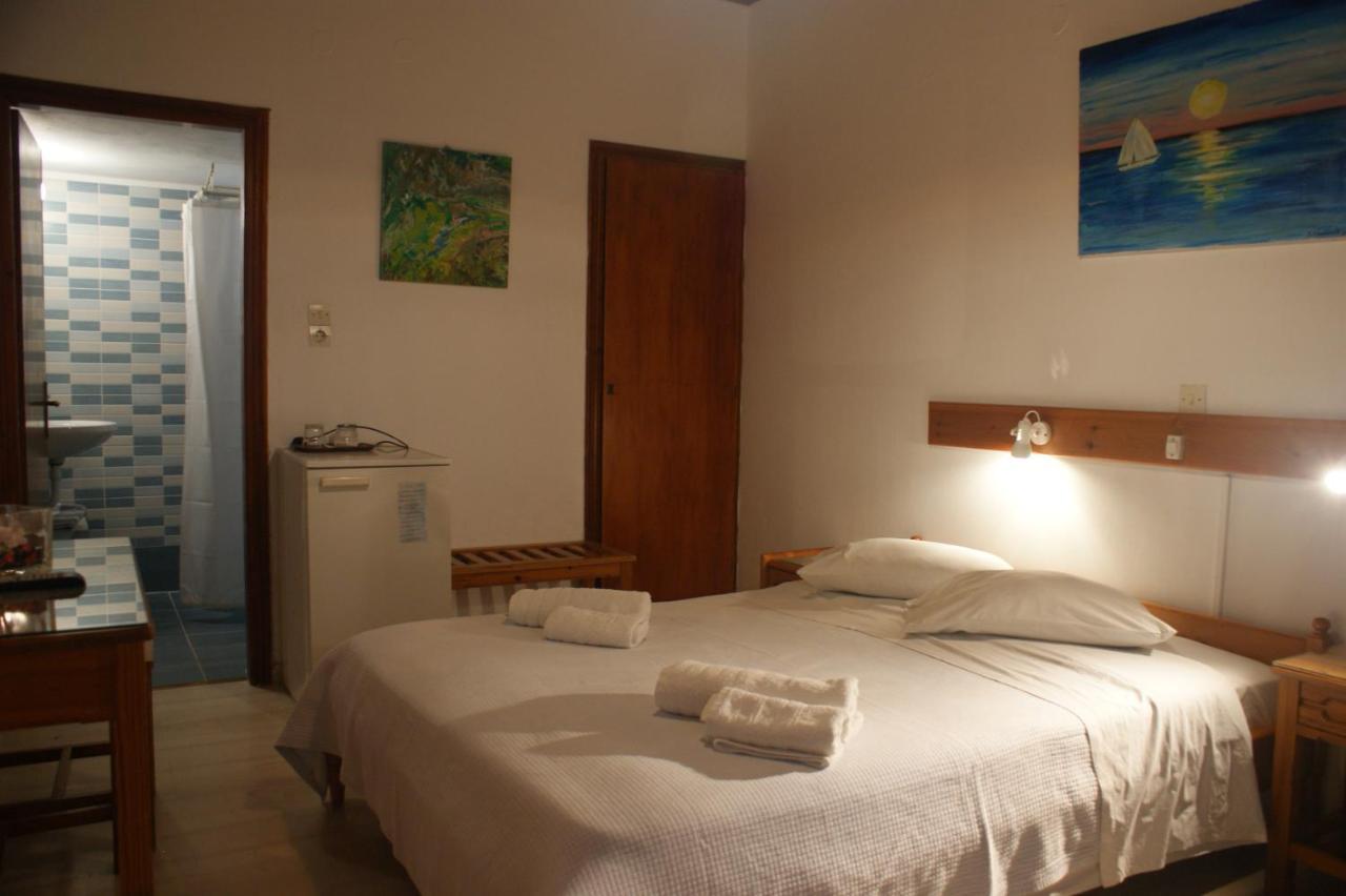 Hotel Eleftheria Парос Екстериор снимка