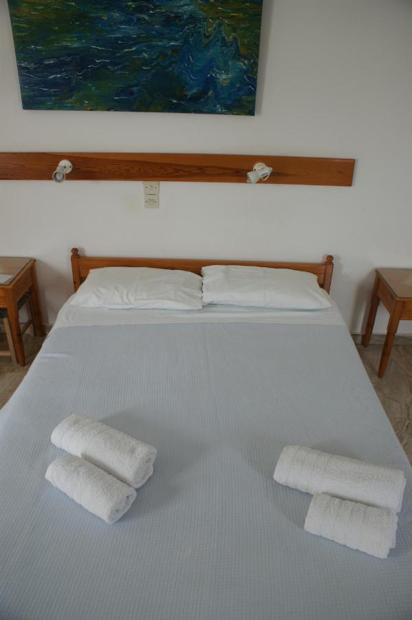 Hotel Eleftheria Парос Екстериор снимка