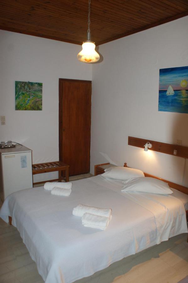 Hotel Eleftheria Парос Екстериор снимка