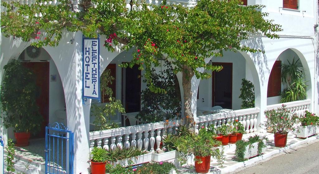 Hotel Eleftheria Парос Екстериор снимка