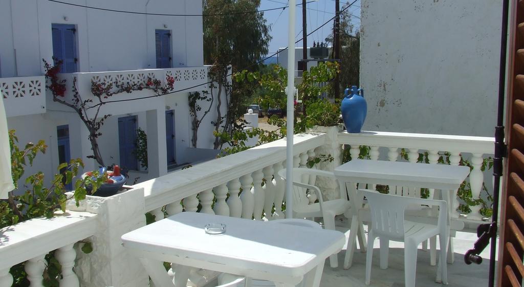 Hotel Eleftheria Парос Екстериор снимка