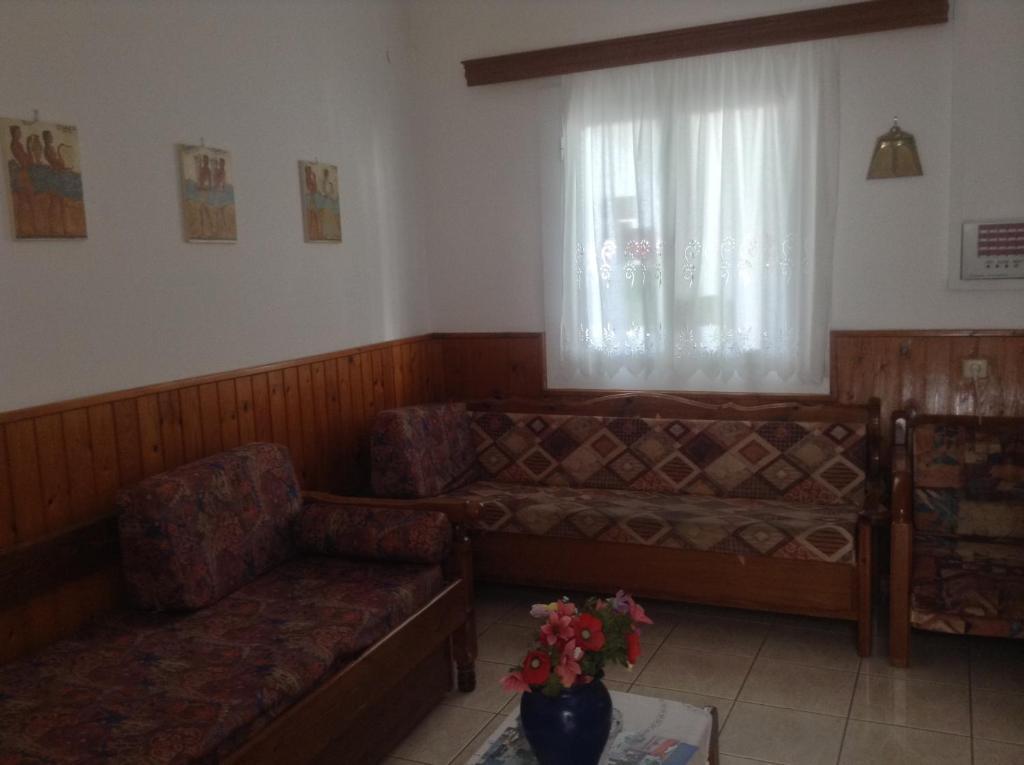 Hotel Eleftheria Парос Екстериор снимка