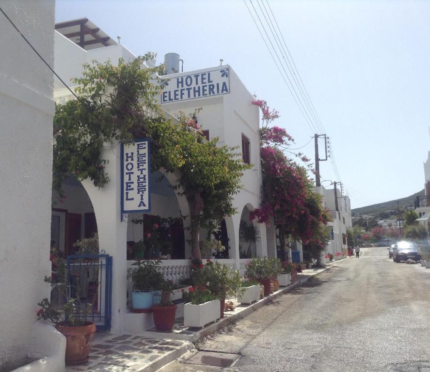 Hotel Eleftheria Парос Екстериор снимка